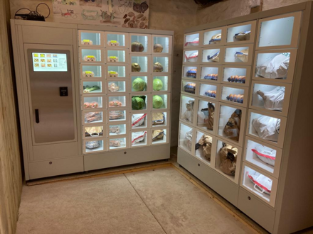 Pestovatelia používajú predajné automaty LockBlox na vytvorenie vlastných menších farmárskych obchodov na predaj zeleniny a zemiakov bez ďalšieho personálu.
